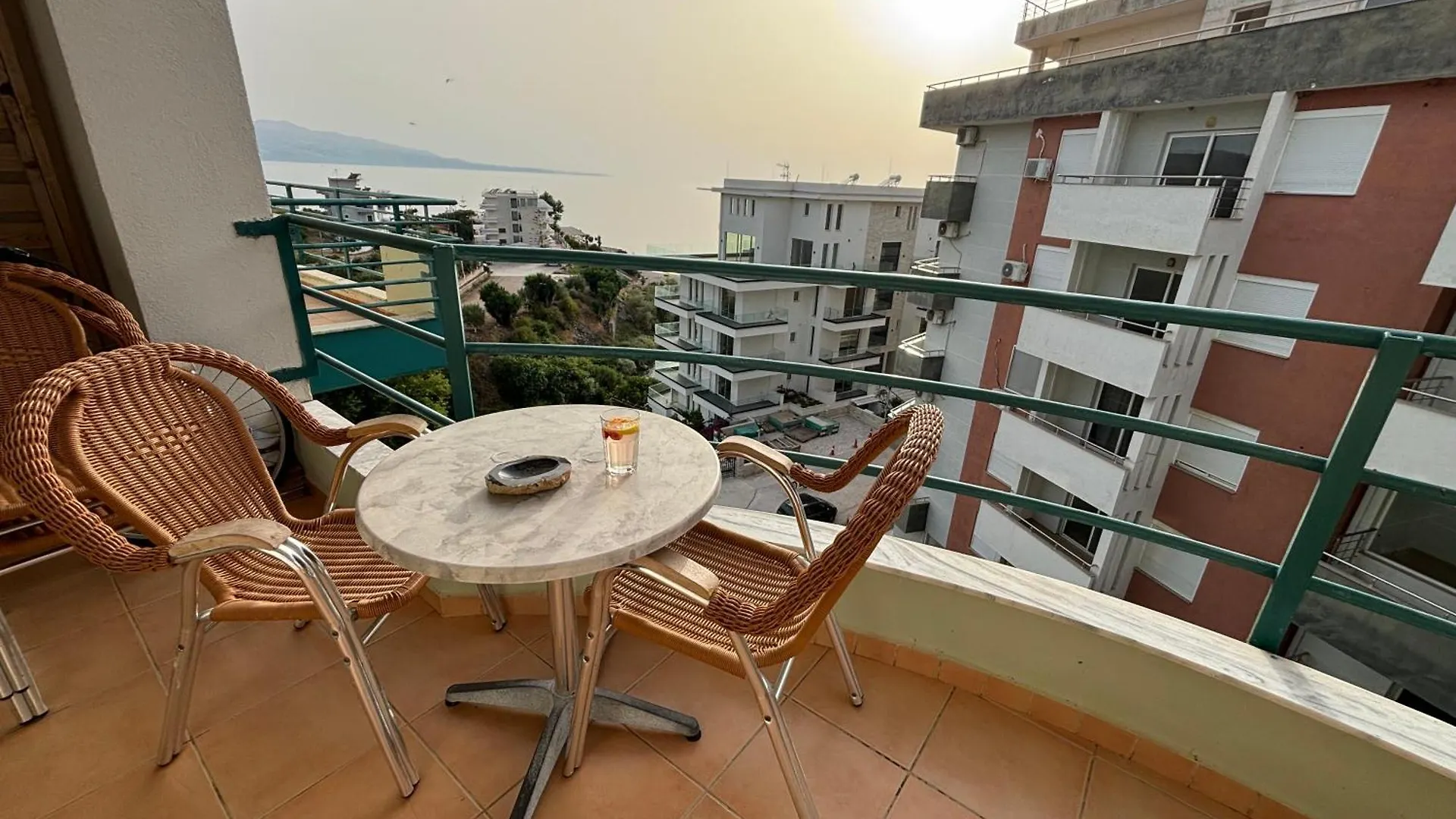 Ellie'S Sunset Beach Apartment ساراندا