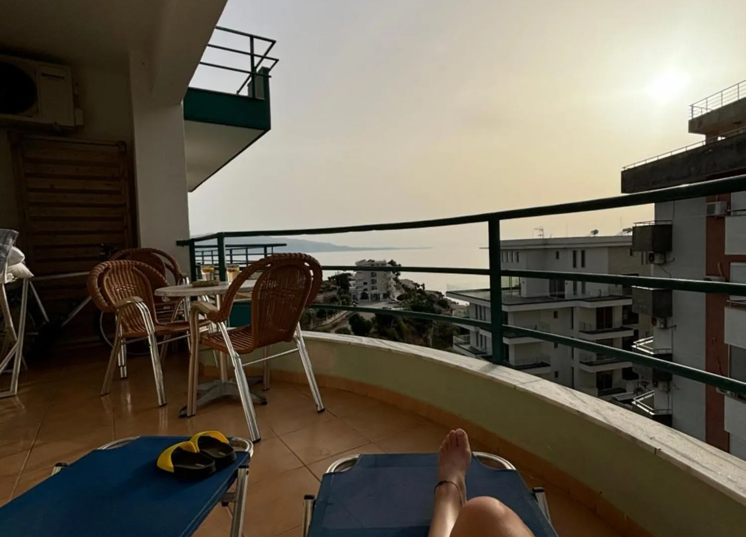 Ellie'S Sunset Beach Apartment ساراندا