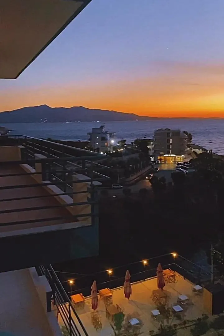 Ellie'S Sunset Beach Apartment ساراندا