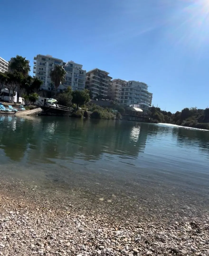 Ellie'S Sunset Beach Apartment ساراندا 0*,